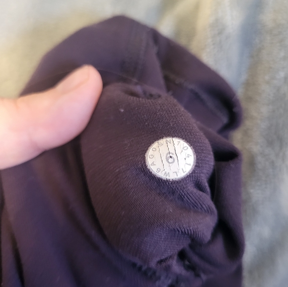 Lulu wunder under capris. - Picture 2 of 4